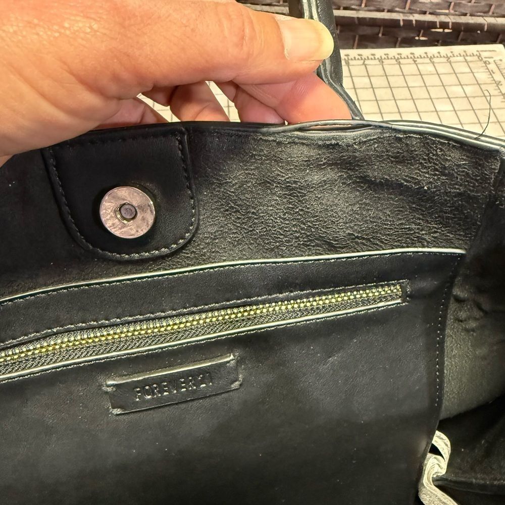 Forever 21 | Black Whipstitch Tote Bag | Tassel Detail Faux Leather - Picture 7 of 8